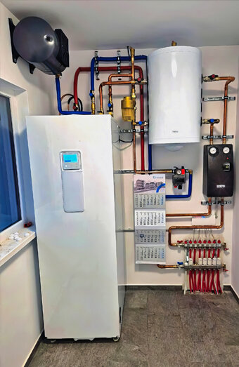 https://balcattahotwater.com.au/uploads/2025/06/electric-hot-water-system-16929.jpg