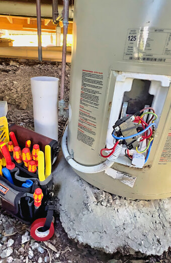 https://balcattahotwater.com.au/uploads/2025/06/electric-hot-water-system-49471.jpg