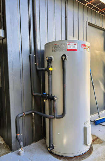 https://balcattahotwater.com.au/uploads/2025/06/electric-hot-water-system-68504.jpg