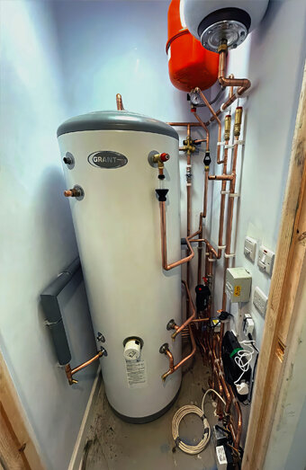 https://balcattahotwater.com.au/uploads/2025/06/gas-hot-water-system-11703.jpg