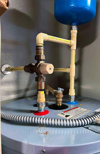 https://balcattahotwater.com.au/uploads/2025/06/gas-hot-water-system-35892.jpg