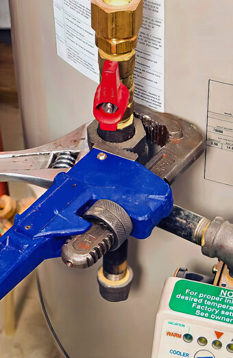 https://balcattahotwater.com.au/uploads/2025/06/hot-water-servicing-15633.jpg